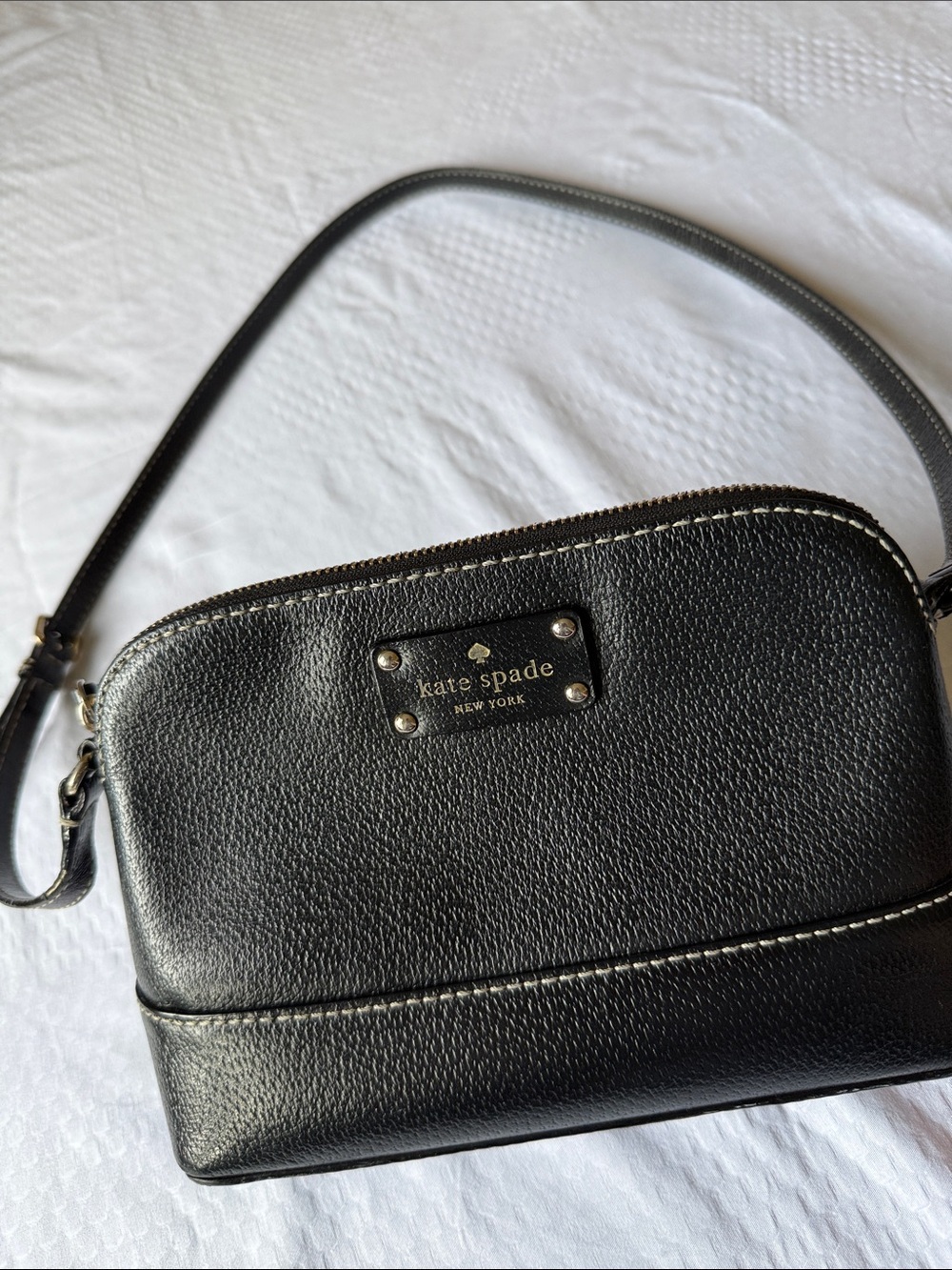 kate spade black leather crossbody with gold-tone logo - Picture 2 of 12